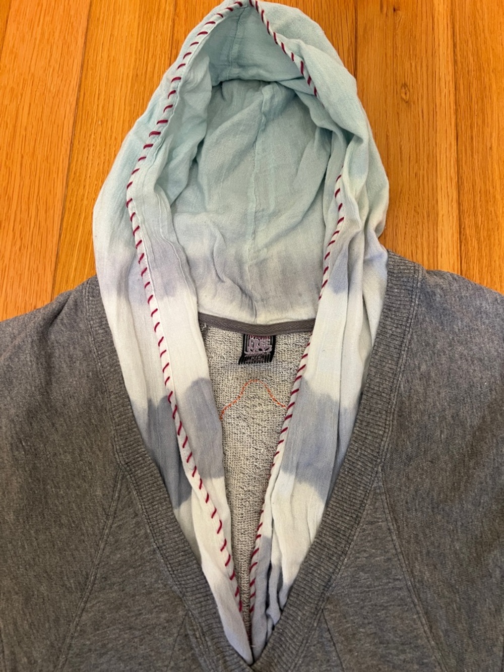 Free People Gray Sleeveless V-Neck Hoodie Top with Light Blue Hood - Picture 3 of 5